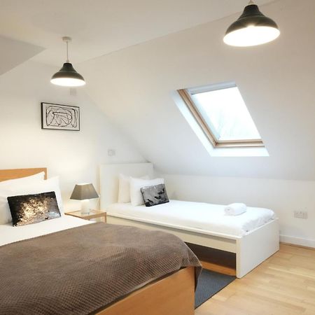 Great Airport Sleep Apartment Harmondsworth Exterior foto