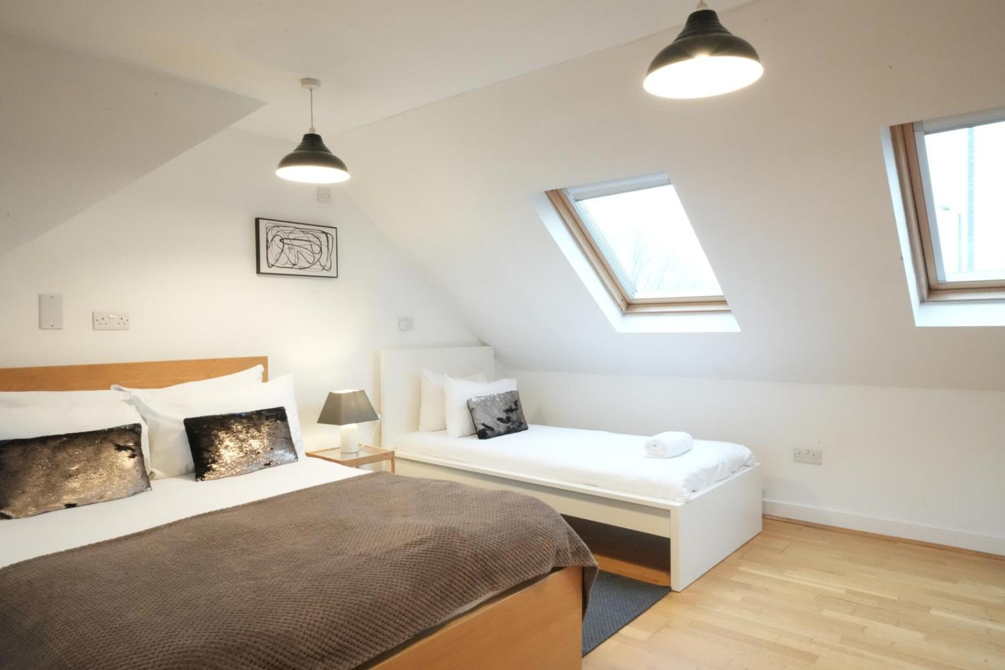 Great Airport Sleep Apartment Harmondsworth Exterior foto