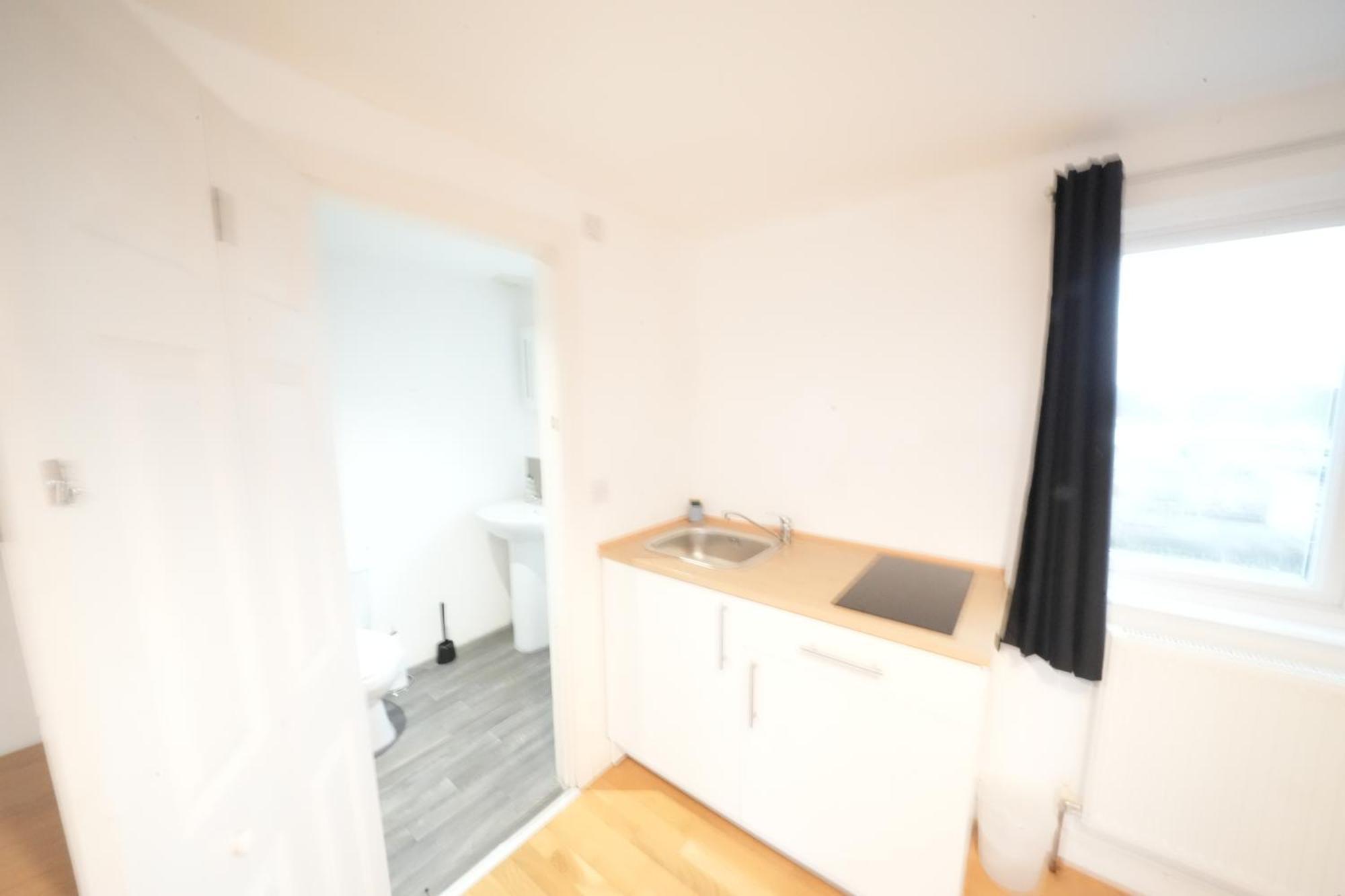 Great Airport Sleep Apartment Harmondsworth Exterior foto