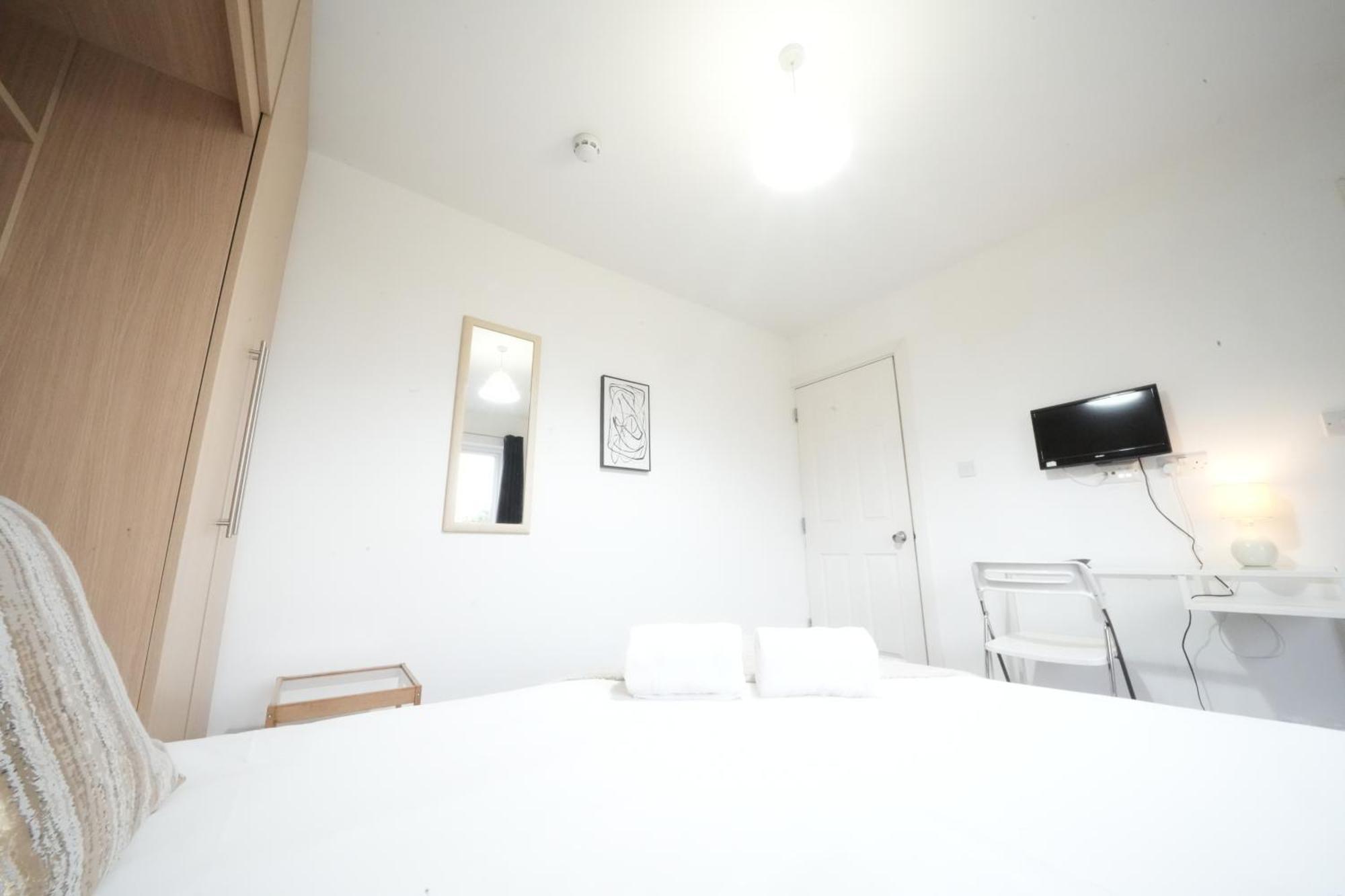 Great Airport Sleep Apartment Harmondsworth Exterior foto