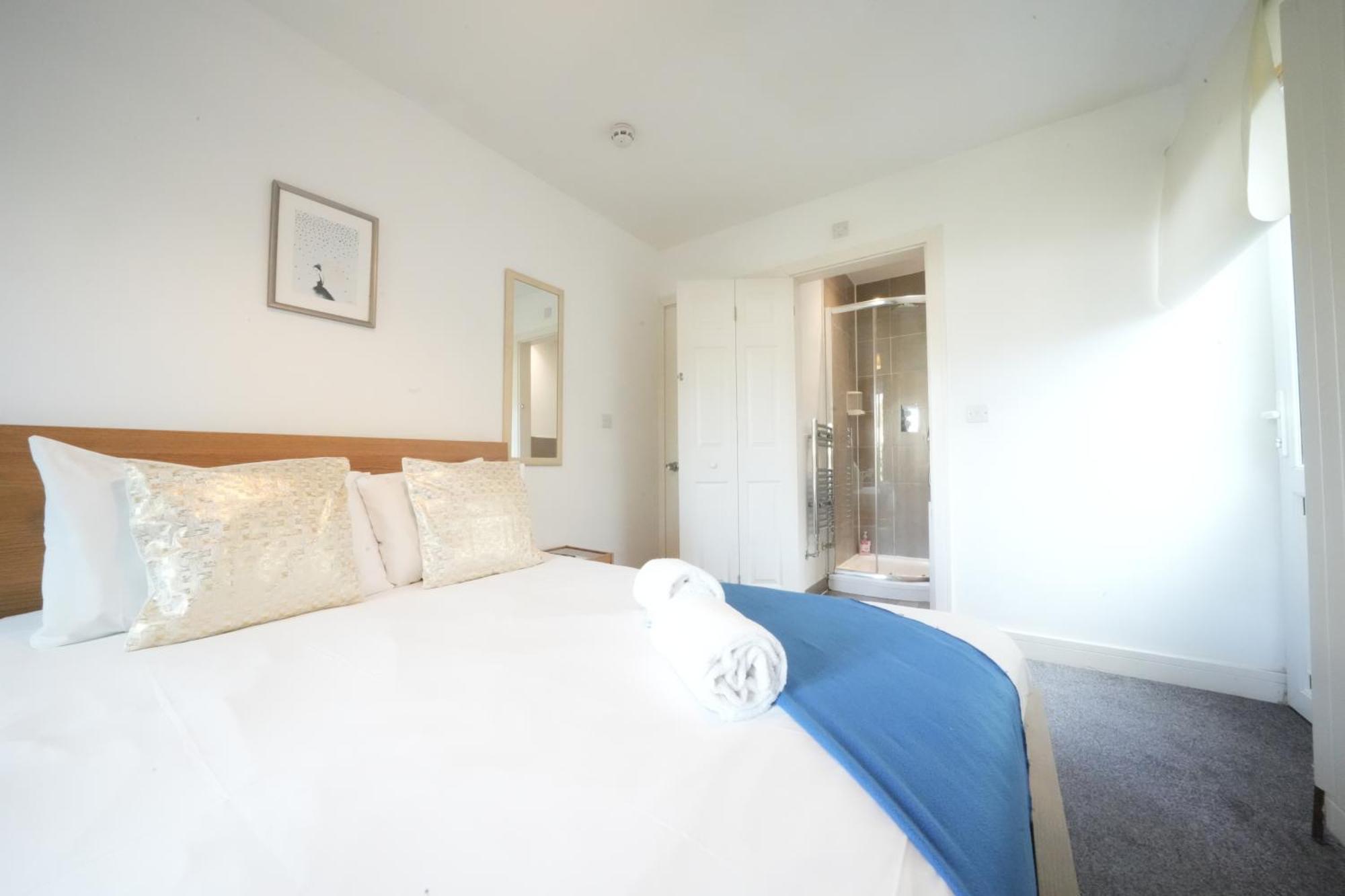 Great Airport Sleep Apartment Harmondsworth Exterior foto